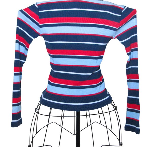 Set sail for style with this Tommy Jeans nautical dreamboat of a sweater! ⛵️ S/P - Picture 6 of 10
